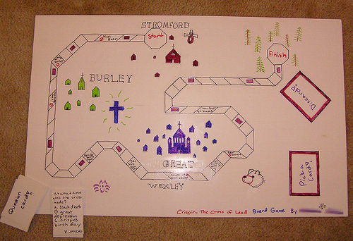 decoração com jogos de tabuleiro vs decoração gamer