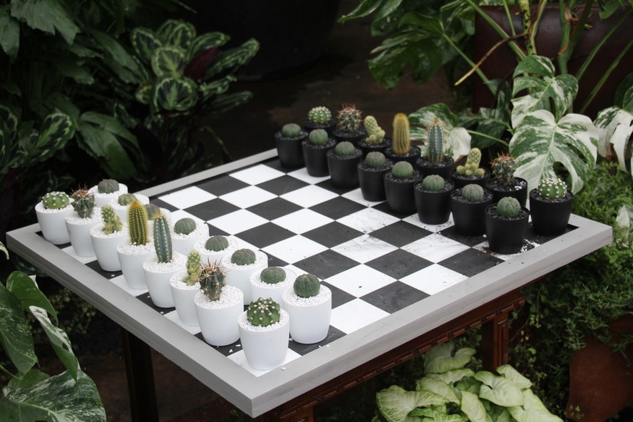 decoração com jogos de tabuleiro vs decoração gamer