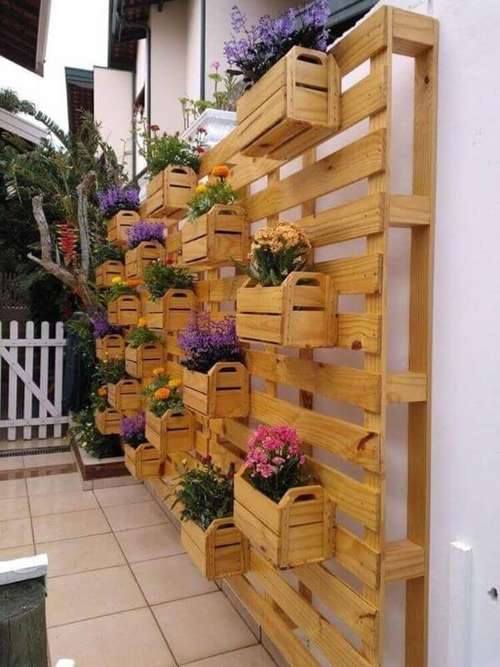 DIY: Como Fazer um Jardim Vertical de Pallet na Parede
