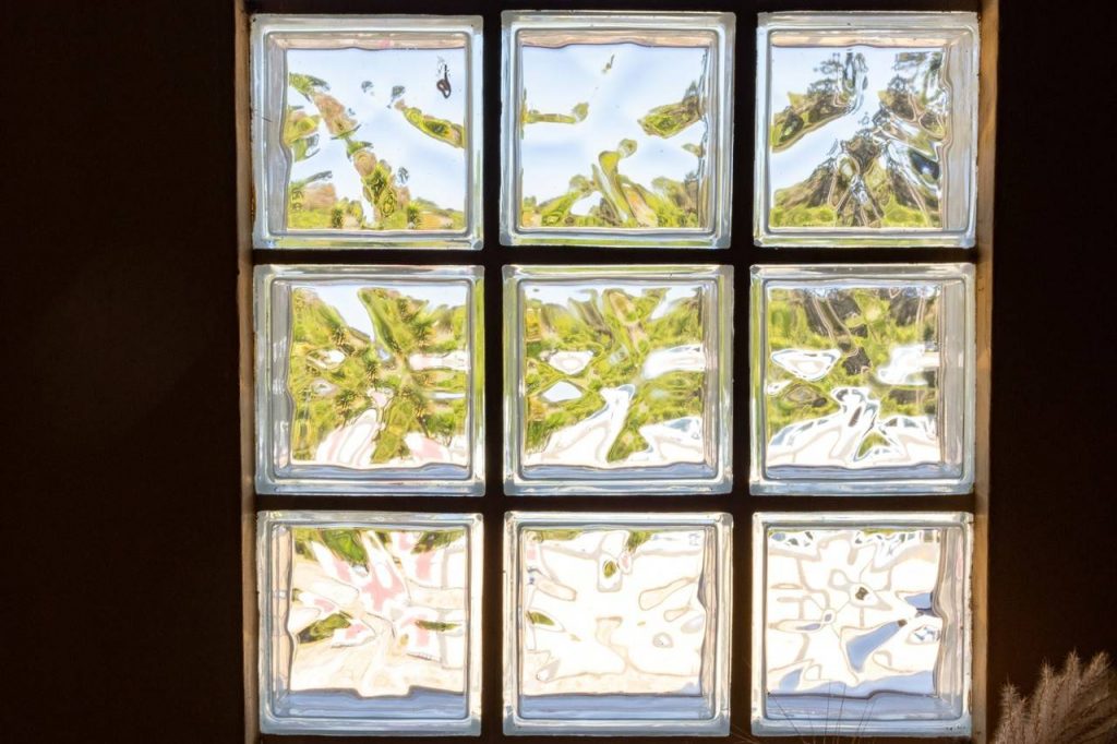 erros comuns ao usar tijolos de vidro na decoração