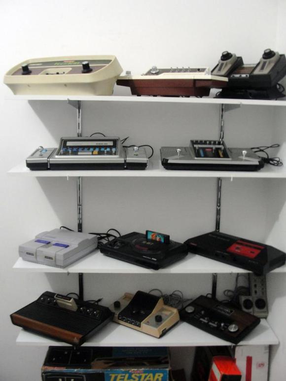 como decorar com consoles antigos