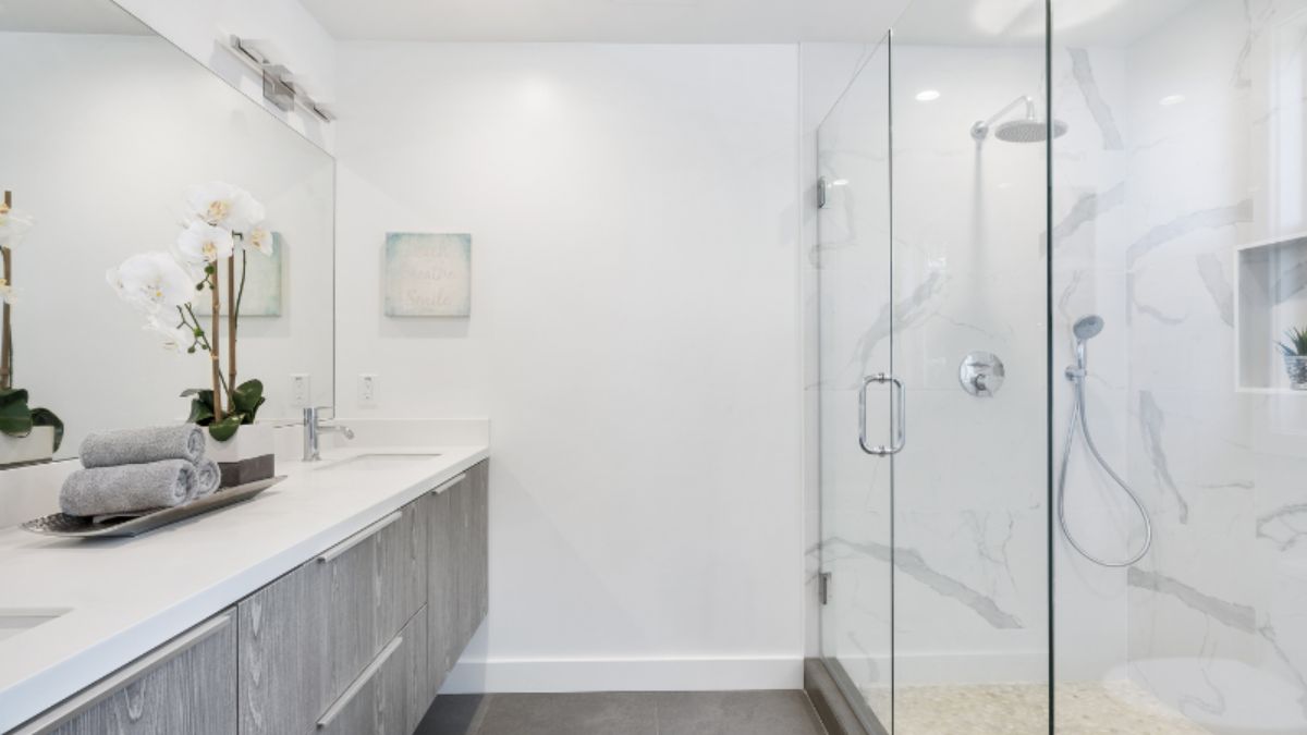 banheiro grande vs banheiro pequeno qual decorar