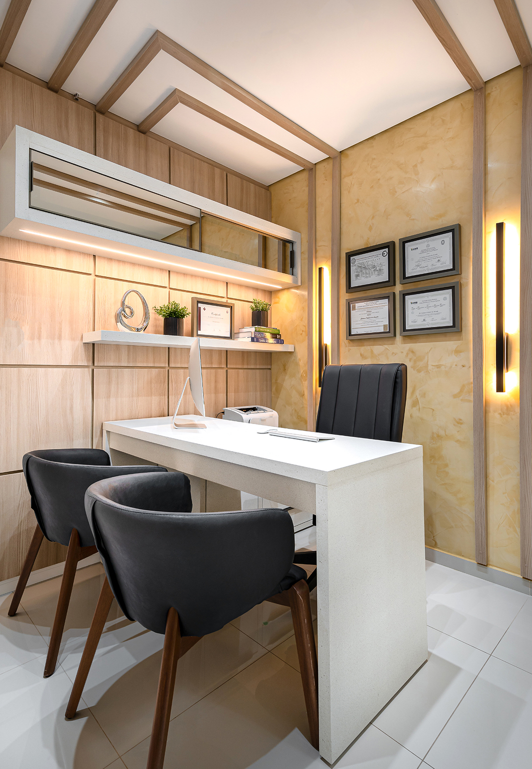 5 Ideias de Decoração para Consultórios por Especialidade
Como Criar um Ambiente Acolhedor em Consultórios de Psicologia
Tendências em Iluminação para Consultórios Modernos
A Importância das Cores na Decoração de Clínicas Médicas
Checklist Essencial: Regulamentação e Materiais para Consultórios