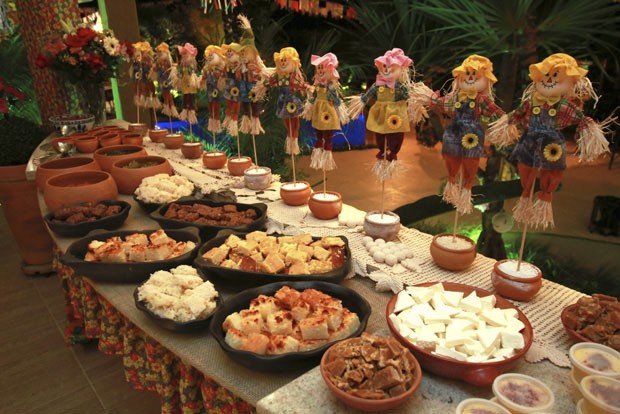 como fazer centro de mesa de fogueira para festa julina