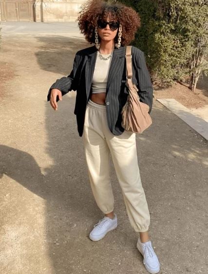 inspiração de looks com calça jogger para festa
