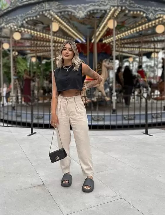 erros ao usar chinelo slide com meia