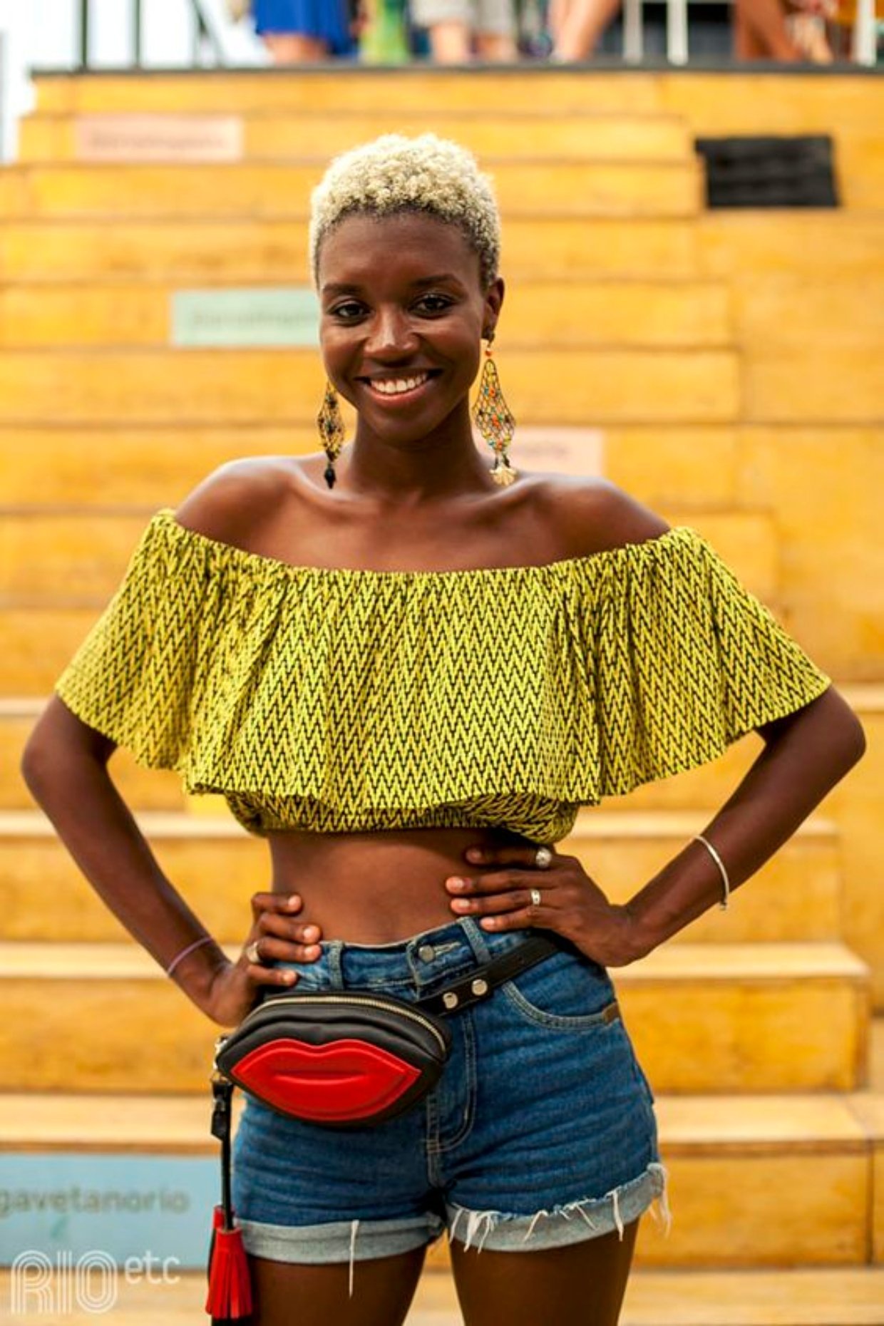 looks com pochete feminina