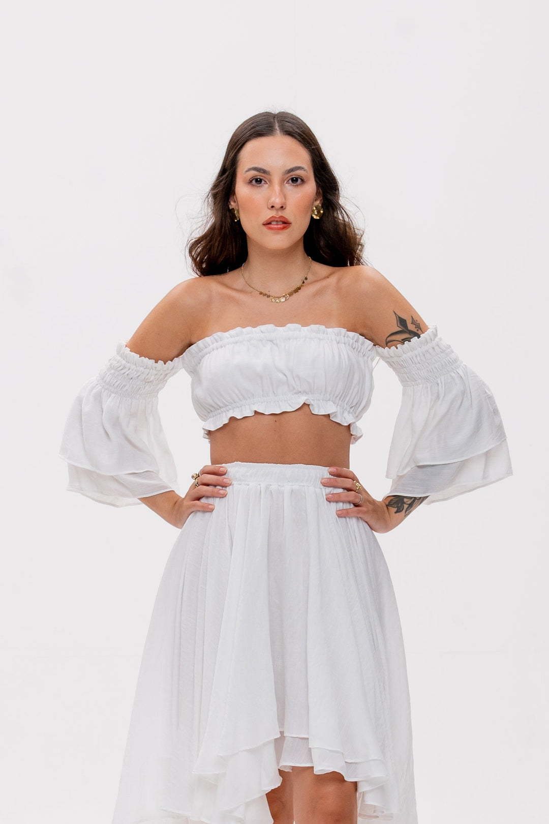 Saia Mullet no Inverno: 5 Looks Essenciais com Botas e Jaquetas