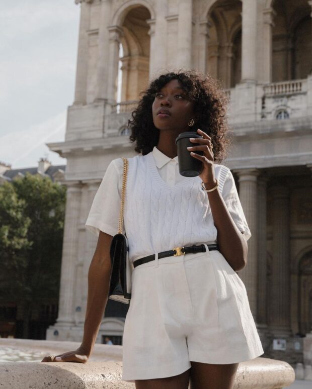 5 ideias de títulos para posts sobre short de alfaiataria:
1. Short de Alfaiataria: O Guia Definitivo para Looks Incríveis
2. Do Casual ao Formal: Como Usar Seu Short de Alfaiataria em Qualquer Ocasião
3. Os Melhores Calçados para Combinar com Short de Alfaiataria
4. Tendências de Short de Alfaiataria: Cores e Modelos para Arrasar
5. 5 Looks Essenciais com Short de Alfaiataria para o Verão