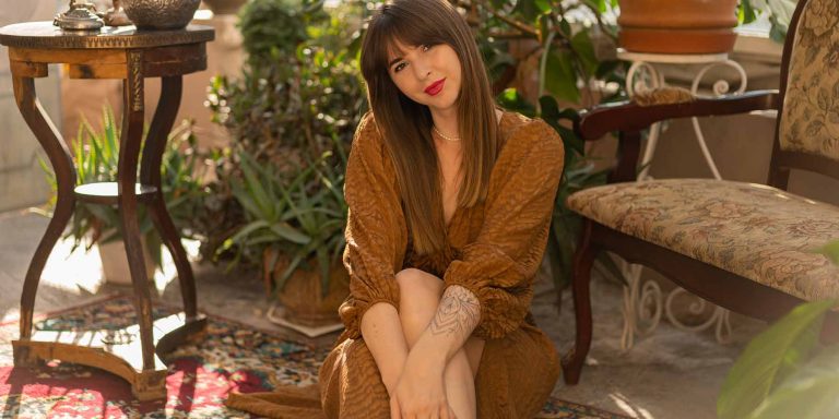 5 ideias de títulos: 1. Boho Chic 2026: A Evolução do Estilo Boêmio; 2. Peças-Chave para um Look Boho Chic Perfeito; 3. Acessórios que Elevam o Estilo Boho Chic; 4. Paleta de Cores e Tecidos: A Essência do Boho Chic; 5. Como Adaptar o Boho Chic para o Dia a Dia e Eventos Especiais.