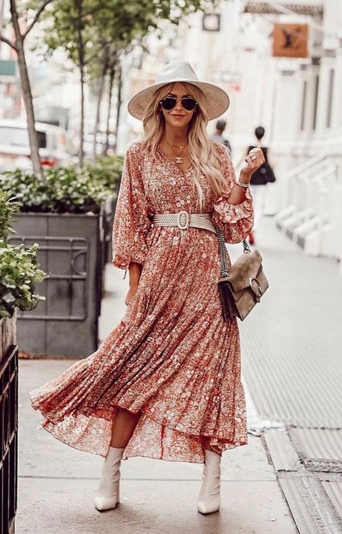 5 ideias de títulos: 1. Boho Chic 2026: A Evolução do Estilo Boêmio; 2. Peças-Chave para um Look Boho Chic Perfeito; 3. Acessórios que Elevam o Estilo Boho Chic; 4. Paleta de Cores e Tecidos: A Essência do Boho Chic; 5. Como Adaptar o Boho Chic para o Dia a Dia e Eventos Especiais.