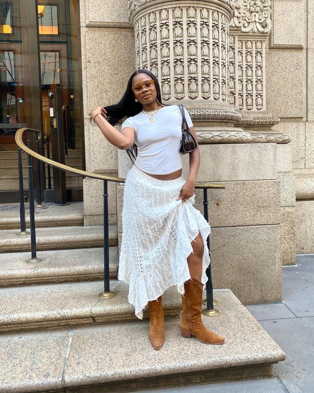 5 ideias de títulos: 1. Boho Chic 2026: A Evolução do Estilo Boêmio; 2. Peças-Chave para um Look Boho Chic Perfeito; 3. Acessórios que Elevam o Estilo Boho Chic; 4. Paleta de Cores e Tecidos: A Essência do Boho Chic; 5. Como Adaptar o Boho Chic para o Dia a Dia e Eventos Especiais.