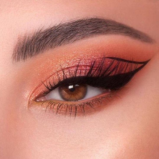 maquiagem com delineado colorido