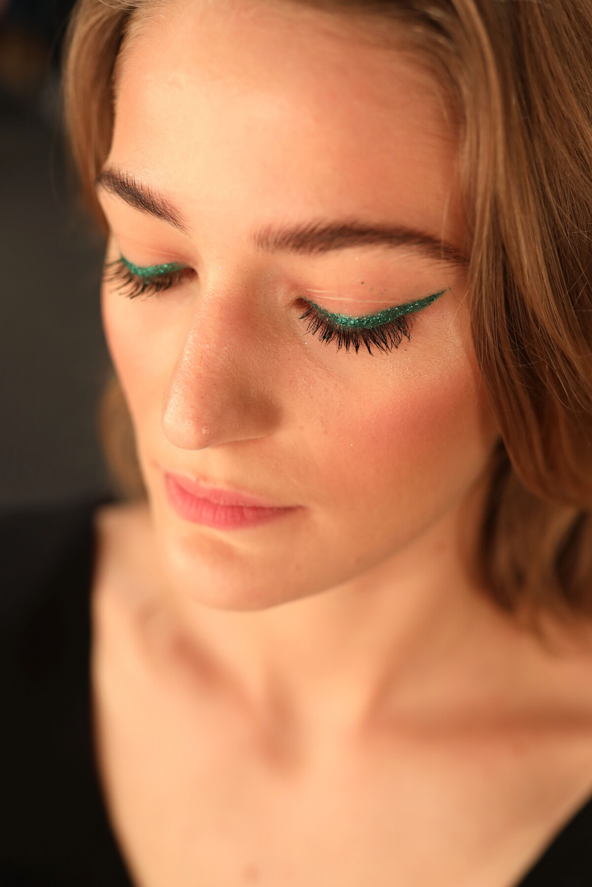 Técnicas de aplicação de delineado colorido para iniciantes