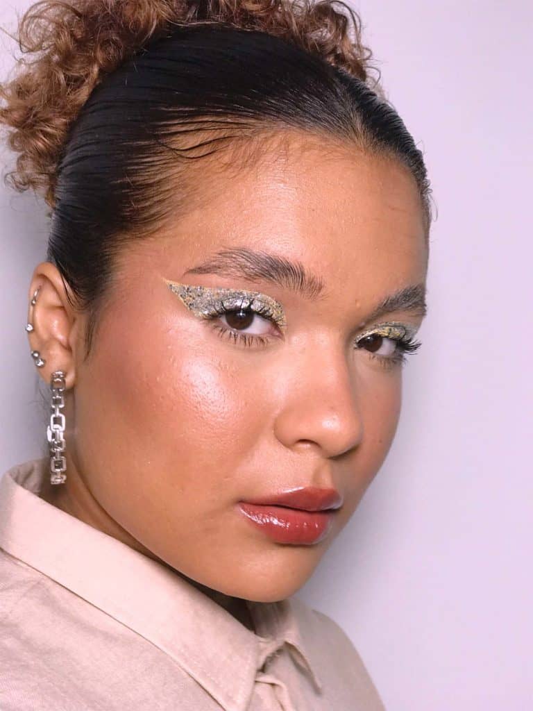 Técnicas de aplicação de delineado colorido para iniciantes