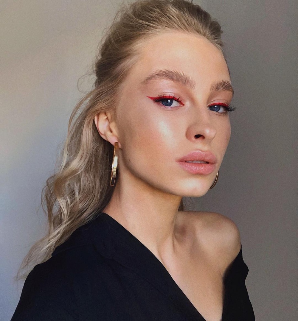 maquiagem com delineado colorido