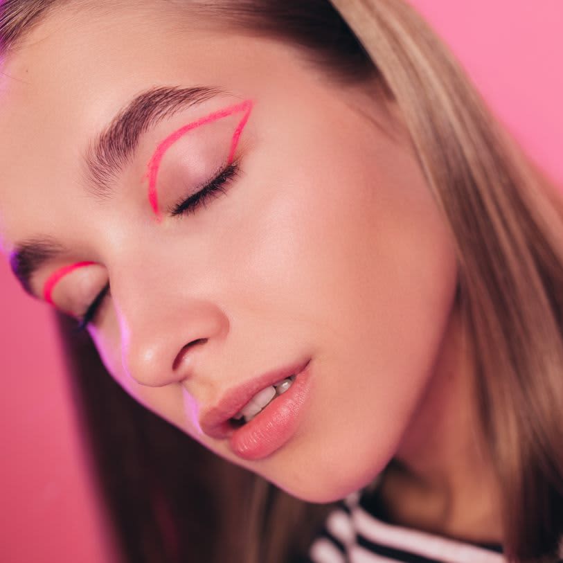 Guia completo: Como escolher a cor de delineado ideal para seu tom de pele