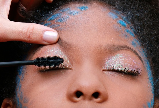 quanto custa maquiagem de sereia com meia arrastão