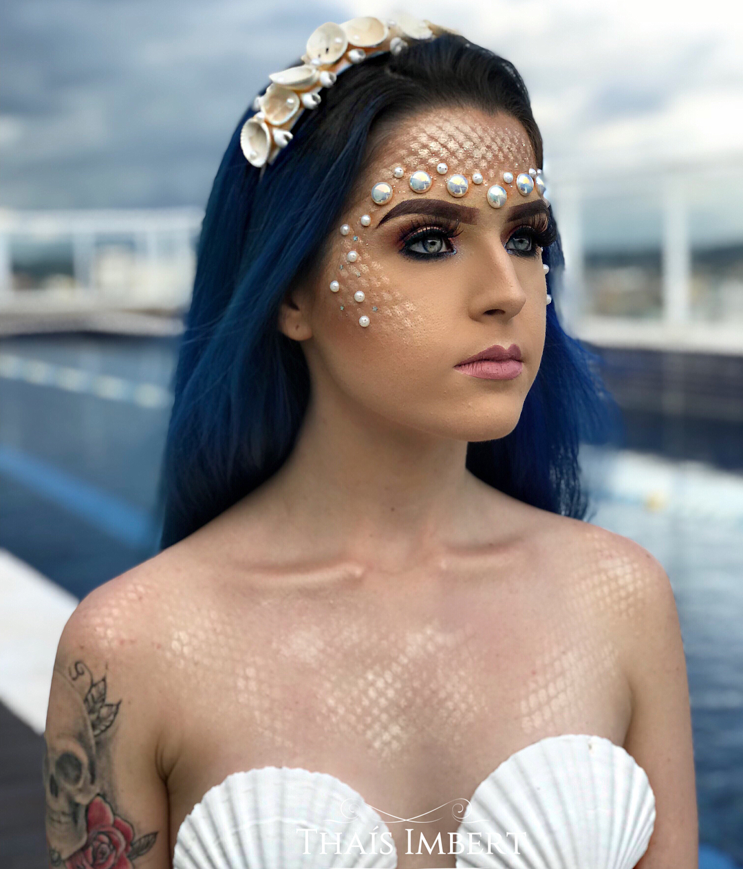 maquiagem de sereia com meia arrastão para pele oleosa