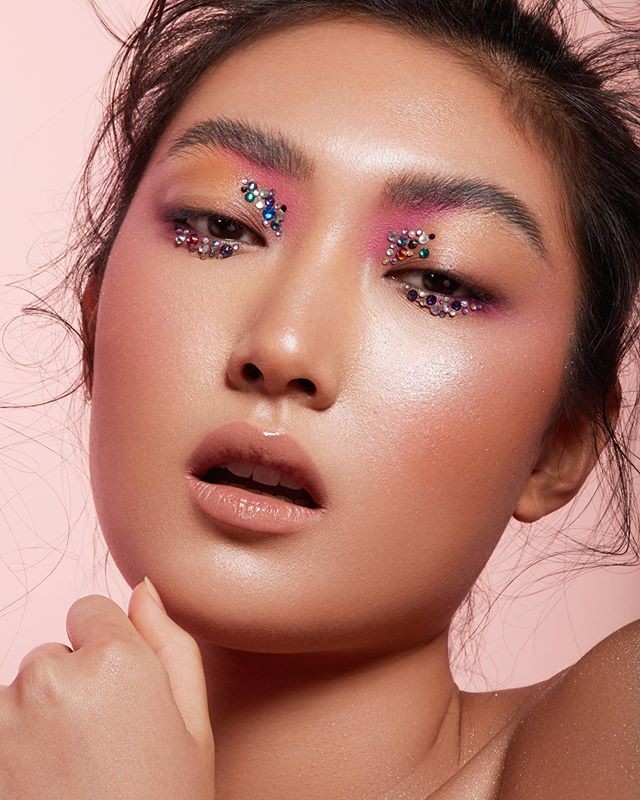 ideias de maquiagem neon para festa