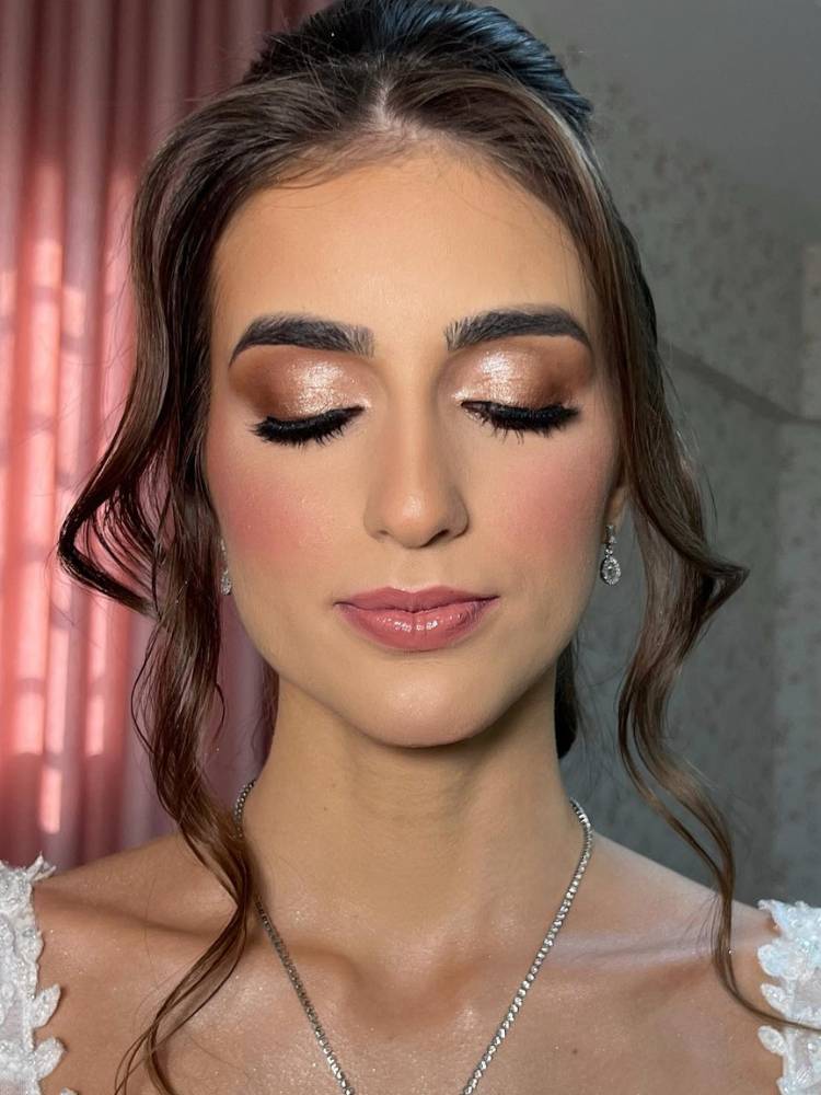 Top 5 Bases de Cobertura Leve para Maquiagem de Noiva Natural