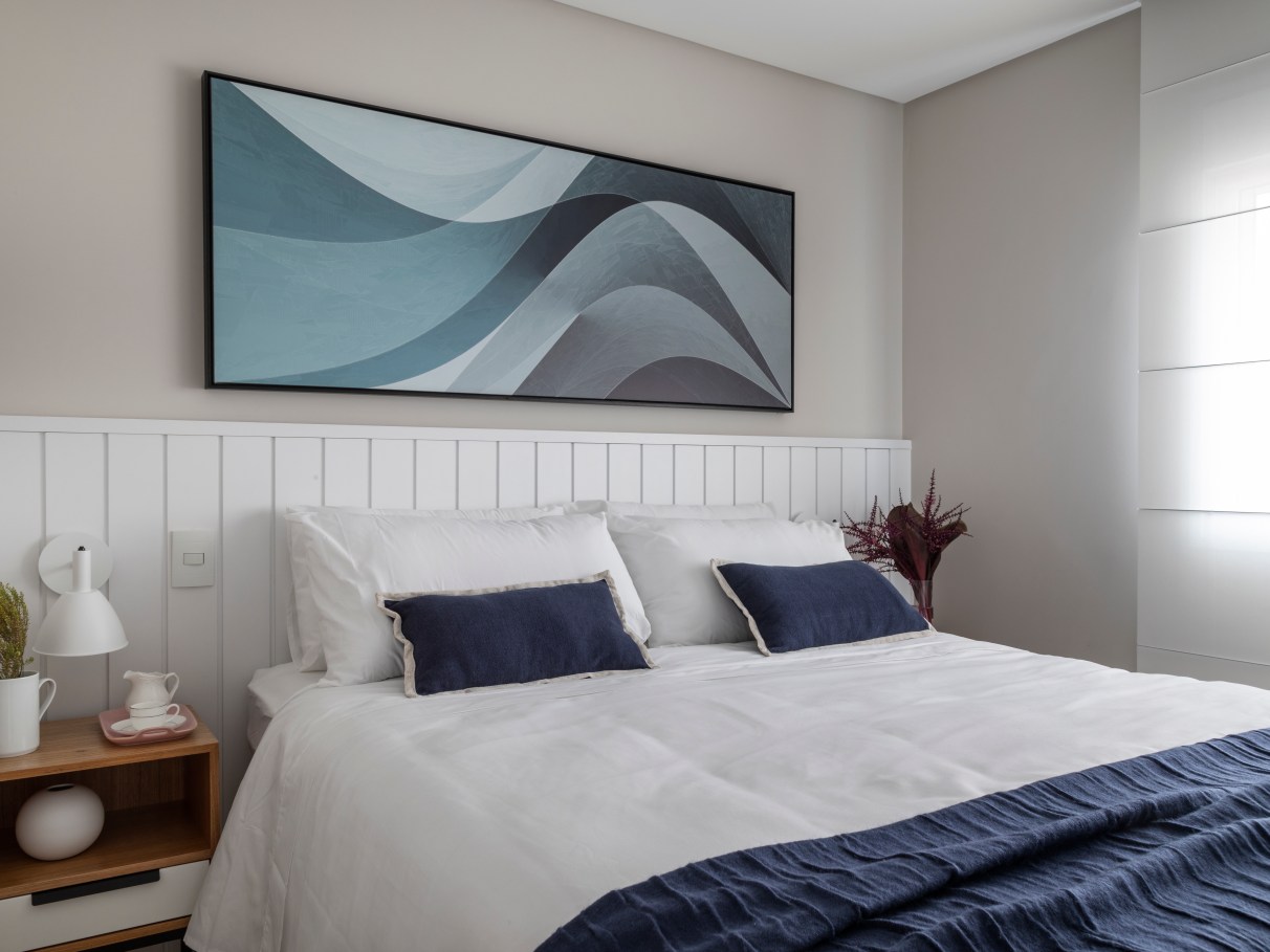 Branco vs. Off-white: Qual a Melhor Cor para Ampliar seu Quarto Pequeno?