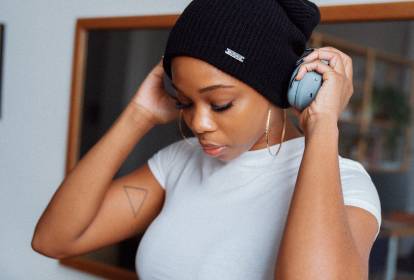 Os Benefícios de Ouvir Podcasts para o Autocuidado e a Espiritualidade