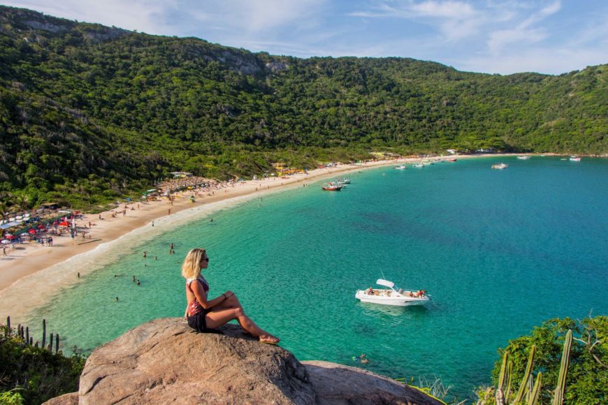 Dicas para economizar na sua viagem a Arraial do Cabo