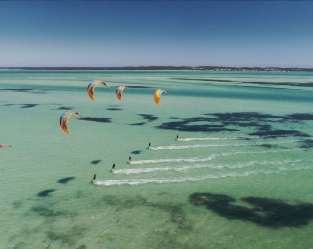 1. Guia Completo: Melhores Destinos de Kitesurf no Nordeste Brasileiro
2. Entenda a Temporada de Ventos: Quando Velejar no Brasil?
3. Kitesurf para Iniciantes: Equipamentos e Condições Ideais
4. Os Spots Mais Radicais: Onde o Vento Sopra Mais Forte no Brasil?
5. Kitesurf no Ceará: Um Paraíso para Velejadores