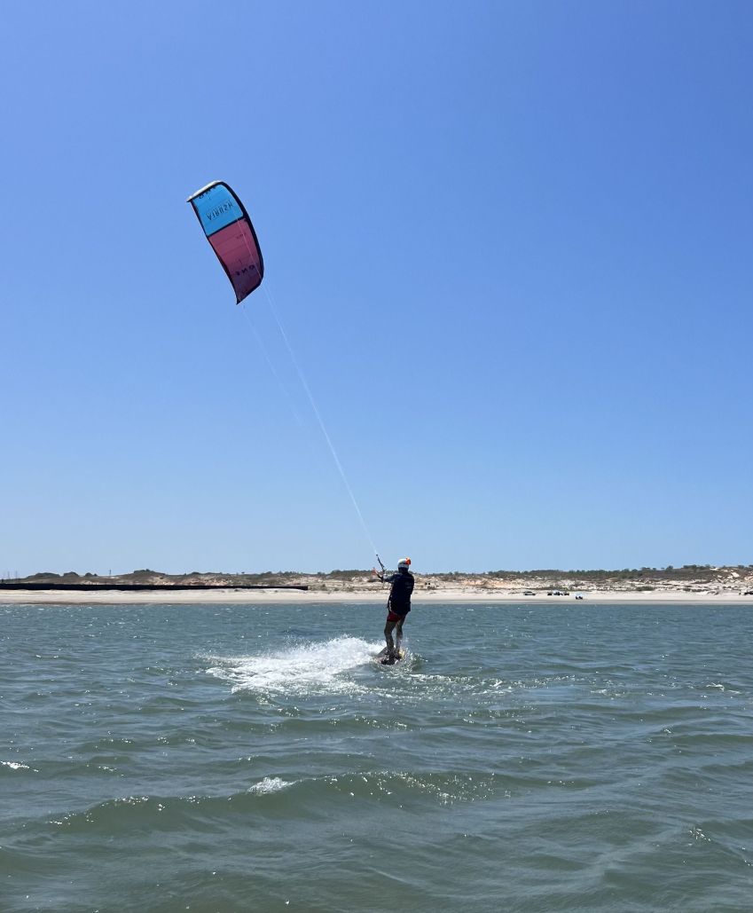 1. Guia Completo: Melhores Destinos de Kitesurf no Nordeste Brasileiro
2. Entenda a Temporada de Ventos: Quando Velejar no Brasil?
3. Kitesurf para Iniciantes: Equipamentos e Condições Ideais
4. Os Spots Mais Radicais: Onde o Vento Sopra Mais Forte no Brasil?
5. Kitesurf no Ceará: Um Paraíso para Velejadores
