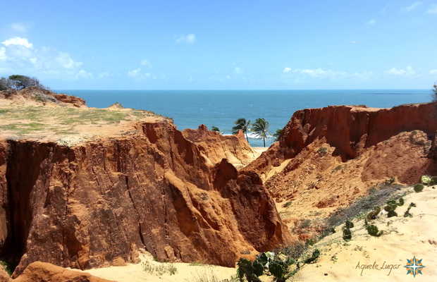 5 ideias de títulos:
1. Guia Completo: Labirinto das Falésias de Morro Branco - O que saber antes de ir.
2. Morro Branco: Descubra as Falésias Coloridas e o Labirinto Natural.
3. Passeio de Buggy em Beberibe: Roteiros Imperdíveis pelas Falésias.
4. Beberibe: Um Paraíso de Cores e Formações Geológicas Únicas.
5. Dicas Essenciais para Visitar o Labirinto das Falésias de Morro Branco.