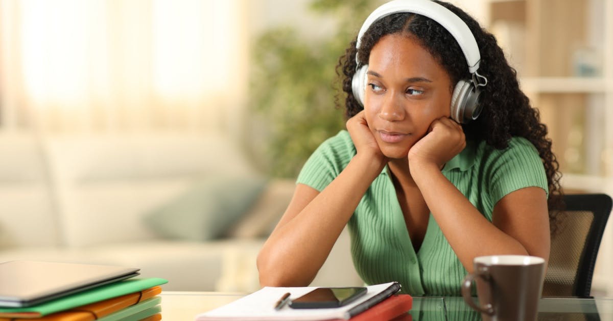 erros comuns ao usar musica para estudar e perder o foco