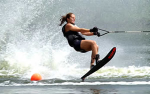 Equipamentos Essenciais para Praticar Esqui Aquático com Segurança