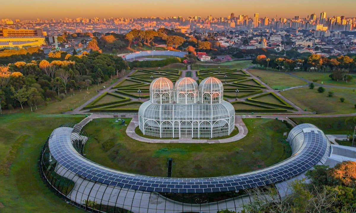 História e Arquitetura do Jardim Botânico de Curitiba: Um Ícone Brasileiro