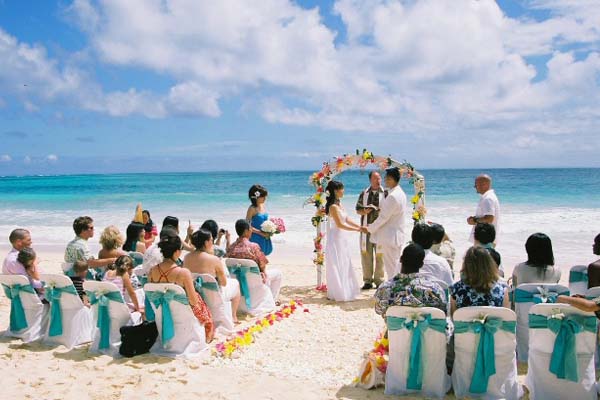 Casamento na Praia: Dicas de Maquiagem que Duram o Dia Todo