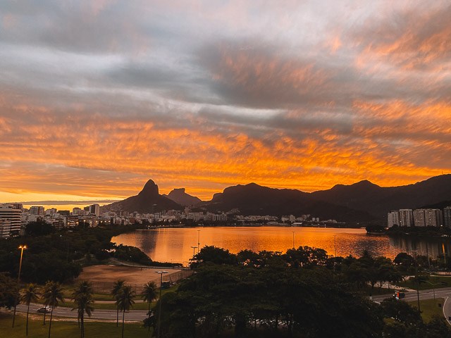 Além do Rio: Descobrindo o pôr do sol em Niterói