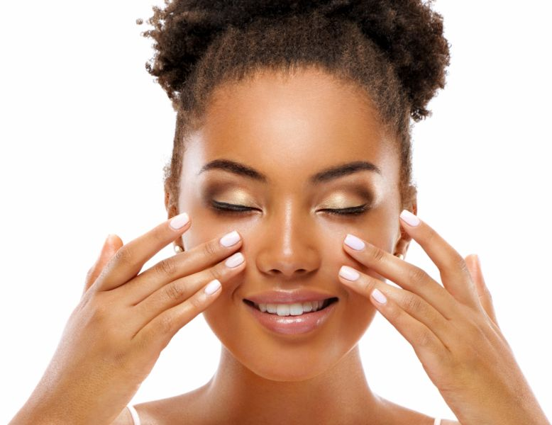Automassagem Facial para Inchaço Matinal: Guia Completo