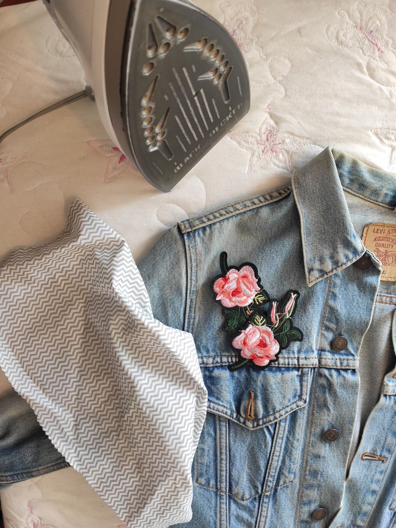 Customização Criativa: Ideias para Usar Patches Termocolantes em Roupas e Acessórios