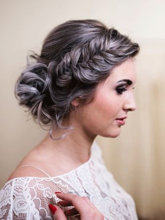 penteados rápidos para cabelos grisalhos para o dia a dia