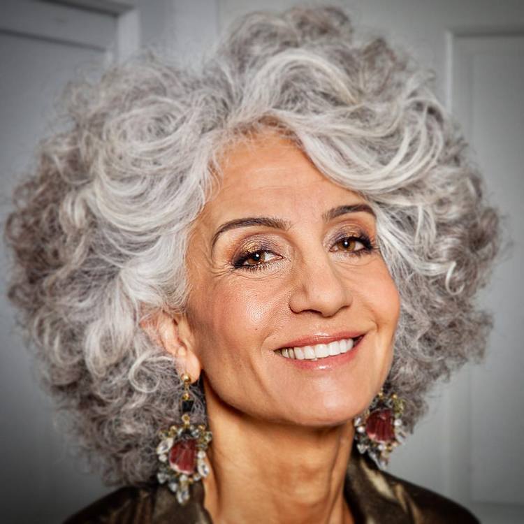 penteados rápidos para cabelos grisalhos para o dia a dia