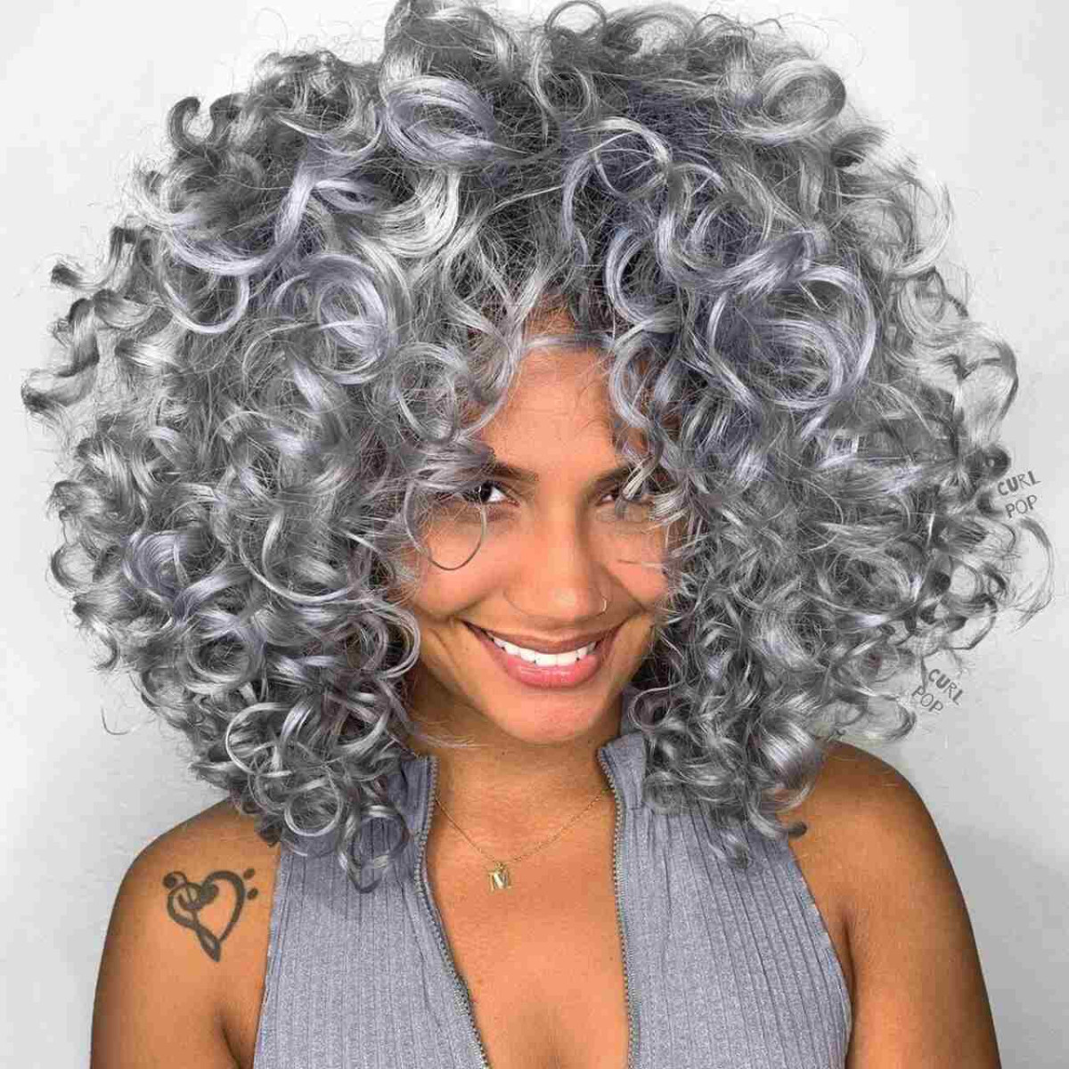 melhores penteados para cabelos grisalhos curtos e finos