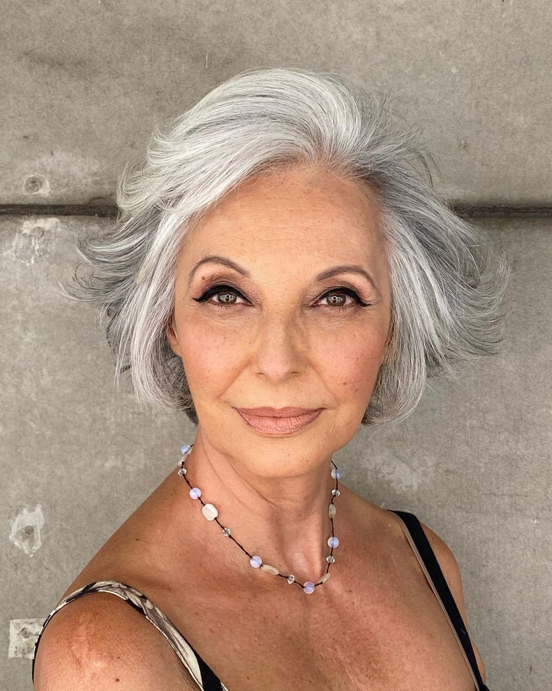 erros comuns ao fazer penteados em cabelos grisalhos