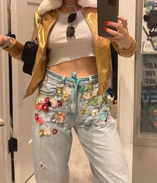 5 ideias de títulos:
1. Guia Completo: Como Usar Pins e Broches para Elevar seu Estilo
2. Descubra os Tipos de Pins e Broches: Do Casual ao Formal
3. Onde Encontrar os Melhores Pins e Broches: Lojas Online e Especializadas
4. Personalize sua Jaqueta: Dicas Criativas com Pins e Broches
5. A História e o Significado dos Pins e Broches na Moda