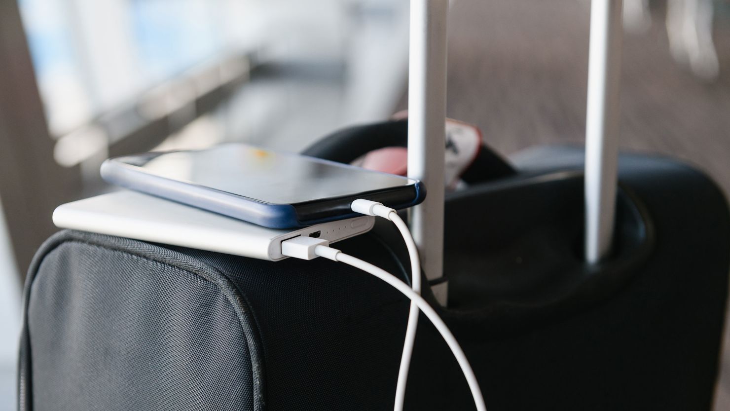 Melhores power banks até 100 Wh para viagens internacionais