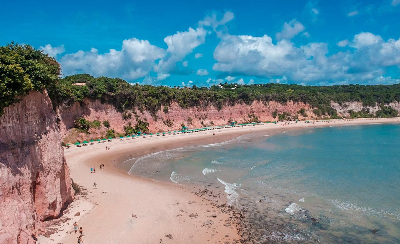 baía dos golfinhos vs praia do madeiro