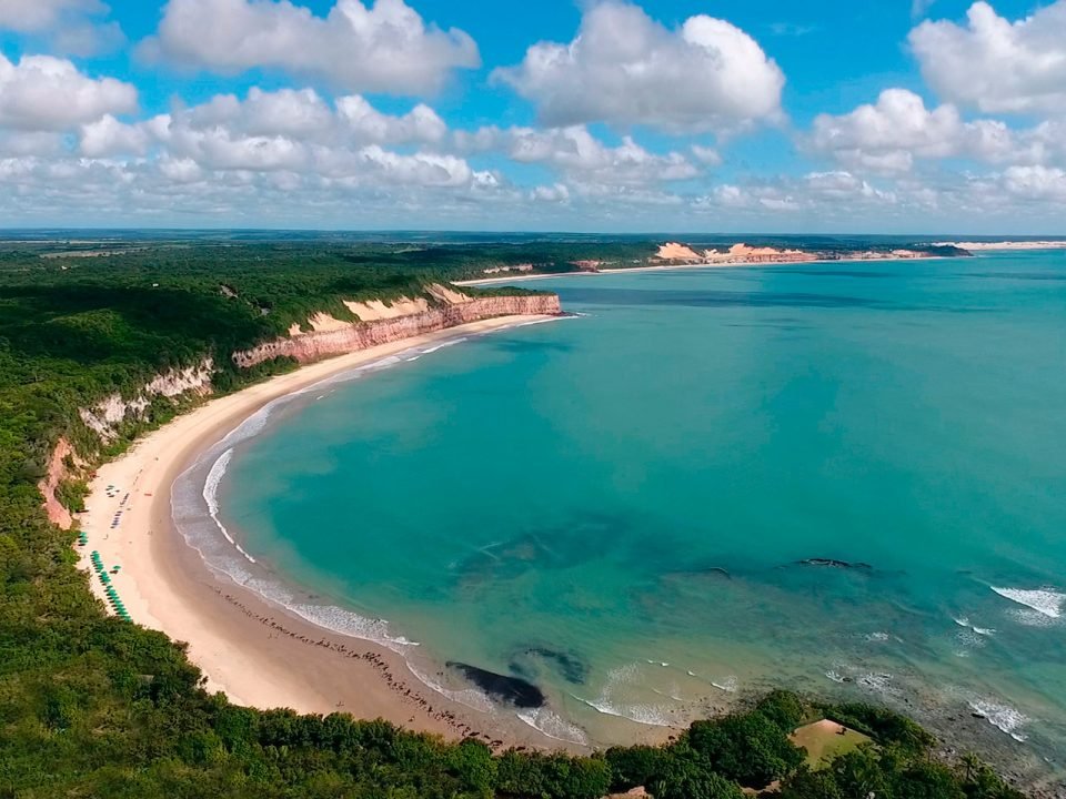 baía dos golfinhos vs praia do madeiro