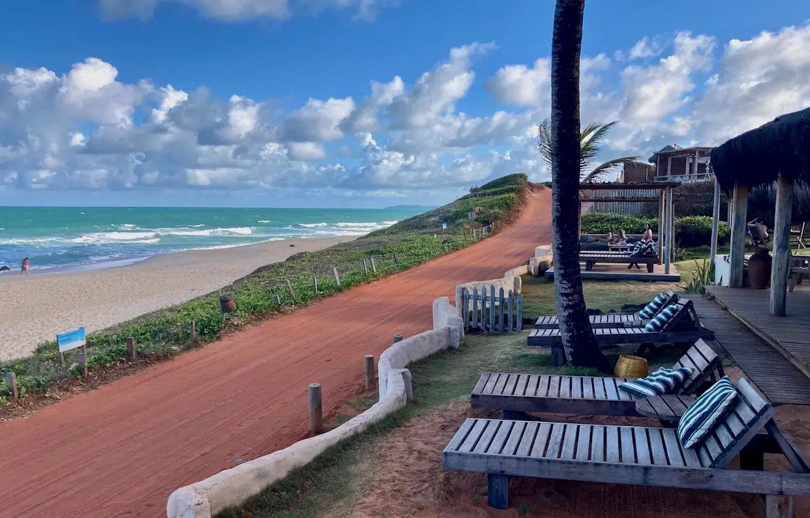 praia do amor vs baia dos golfinhos