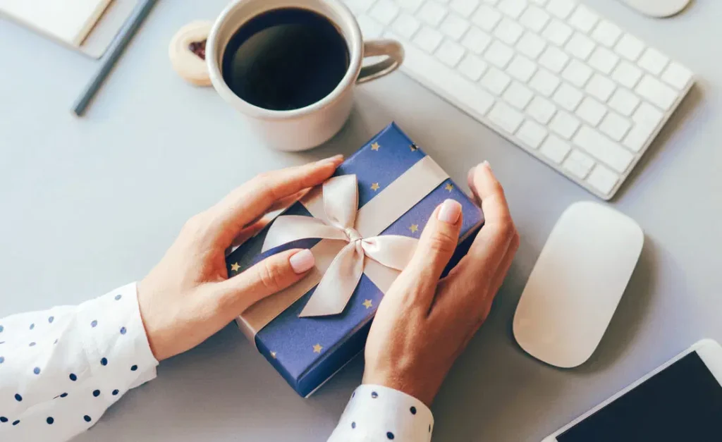Como escolher o presente ideal para cada tipo de colega de trabalho