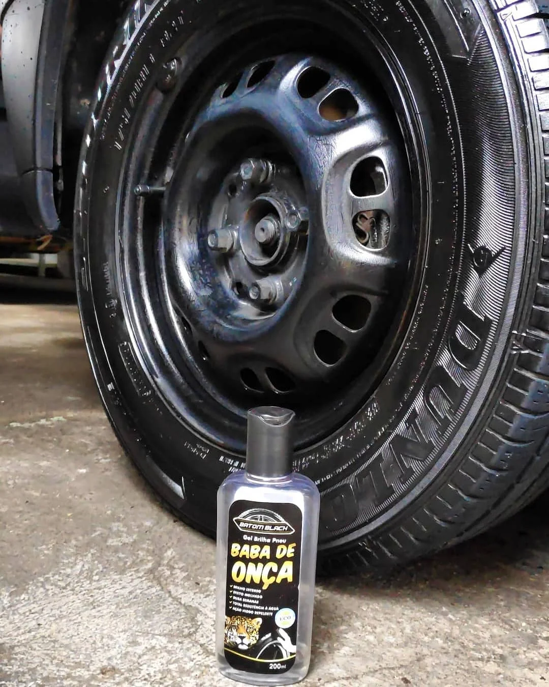 Guia completo de limpeza e aplicação de pretinho para pneus