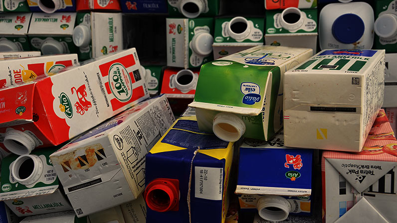 5 ideias de títulos:
1. Guia Completo: Como Implementar a Reciclagem na Sua Empresa em 5 Passos
2. Reciclagem Corporativa: Transforme Resíduos em Lucro e Imagem Positiva
3. A Lei da Reciclagem no Brasil: O Que Sua Empresa Precisa Saber
4. Redução de Custos e Sustentabilidade: Os Benefícios da Coleta Seletiva Empresarial
5. Engajamento de Funcionários: Criando uma Cultura de Reciclagem na Empresa